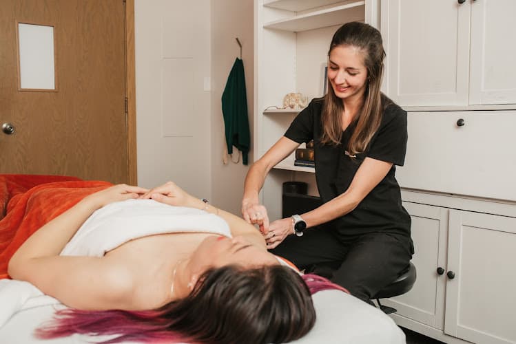 D'Vida Injury Clinic & Wellness Center - Fertility acupuncture clinic